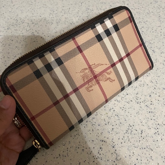 burberry zipper wallet